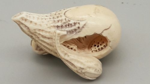 japanese meiji ivory netsuke of gourds - CATEGORY: ANTIQUE MISCELLANEOUS - DATED 19TH CENTURY