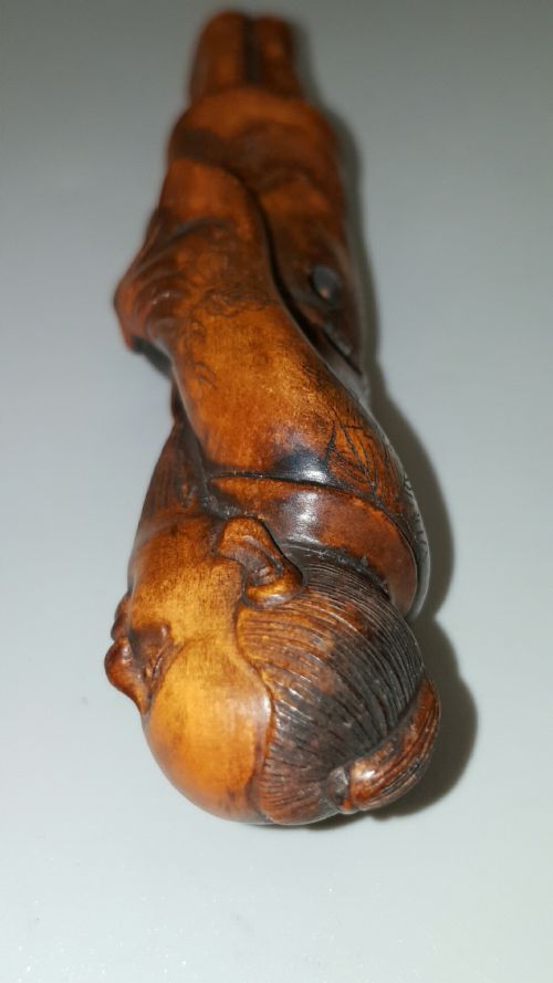 JAPANESE BOXWOOD SASHI NETSUKE OF AN OLD MAN - ADDITIONAL PHOTO 4