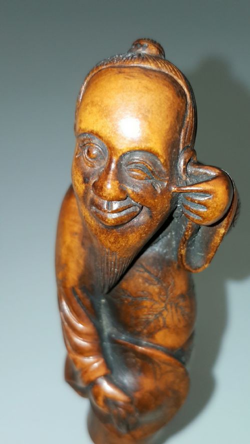 JAPANESE BOXWOOD SASHI NETSUKE OF AN OLD MAN - ADDITIONAL PHOTO 5