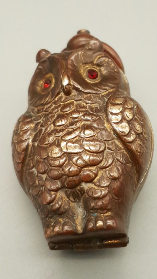 rare antique bronze sovereign case in the form of an owl - CATEGORY: ANTIQUE METAL - DATED 19TH CENTURY