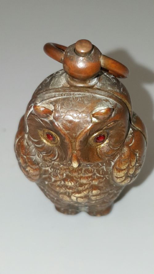 RARE ANTIQUE BRONZE SOVEREIGN CASE IN THE FORM OF AN OWL - ADDITIONAL PHOTO 2