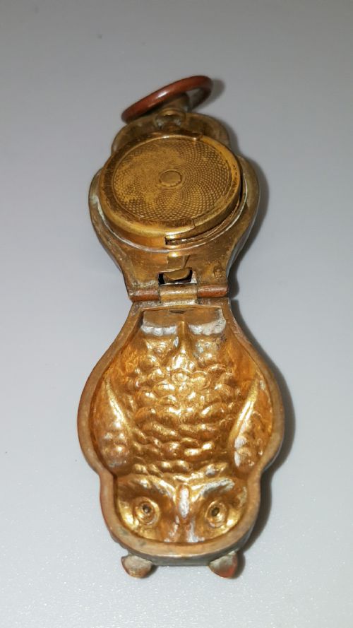 RARE ANTIQUE BRONZE SOVEREIGN CASE IN THE FORM OF AN OWL - ADDITIONAL PHOTO 3