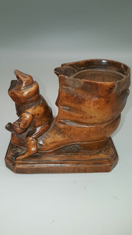 RARE SWISS 19TH CENTURY TREEN WALNUT FIGURE ASTRIDE A BOOT - ADDITIONAL PHOTO 3