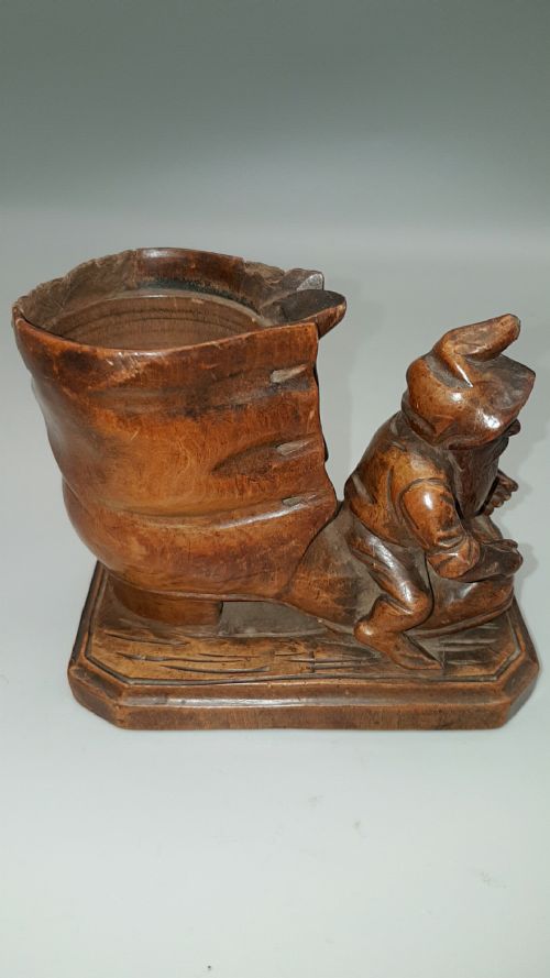 RARE SWISS 19TH CENTURY TREEN WALNUT FIGURE ASTRIDE A BOOT - ADDITIONAL PHOTO 4
