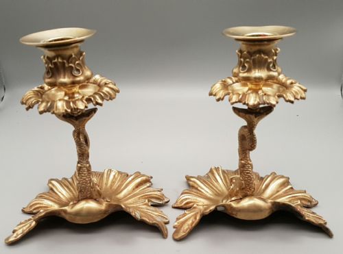 LOVELY PAIR OF GILDED BRASS VICTORIAN DOLPHIN CANDLESTICKS - ADDITIONAL PHOTO 1