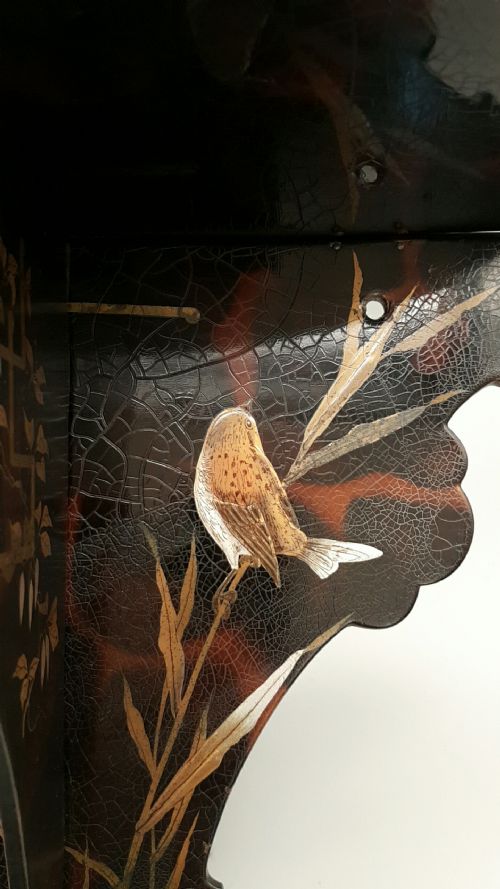 PAIR OF ANTIQUE WALLMOUNTED WOODEN SHELVESBRACKETS WITH BEAUTIFUL LACQUER DECORATION OF BIRDS - ADDITIONAL PHOTO 2