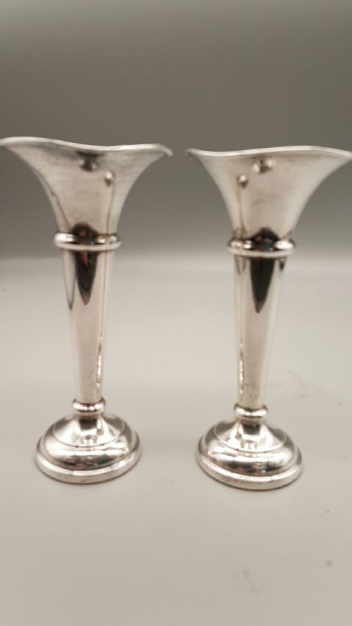 DELIGHTFUL PAIR OF VINTAGE STERLING SILVER TRUMPET BUD VASES BY J GLOSTER LTD BIRMINGHAM 1970 - ADDITIONAL PHOTO 2