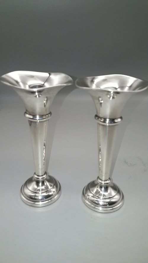 DELIGHTFUL PAIR OF VINTAGE STERLING SILVER TRUMPET BUD VASES BY J GLOSTER LTD BIRMINGHAM 1970 - ADDITIONAL PHOTO 7