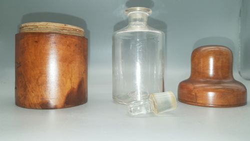 ANTIQUE FRUITWOOD TREEN CONTAINER WITH PERFUME BOTTLE - ADDITIONAL PHOTO 4