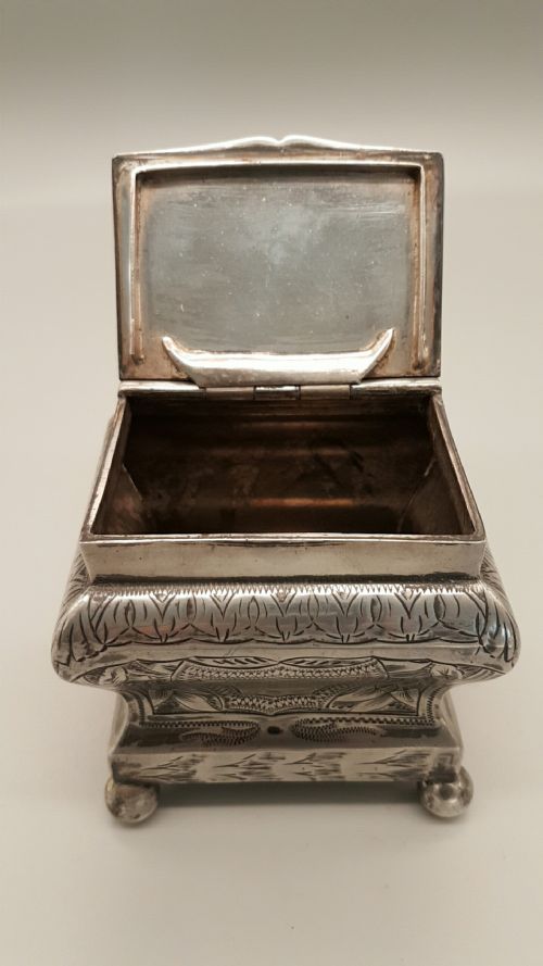 RARE VICTORIAN SILVER PLATE TEA CADDY WITH BALL FEET BY WILLIAM BRIGGS OF SHEFFIELD - ADDITIONAL PHOTO 4