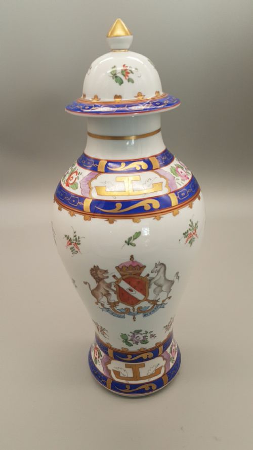 lovely german dresden armorial porcelain vase with cover c1850 with howard family crest - CATEGORY: ANTIQUE VASES - DATED 19TH CENTURY