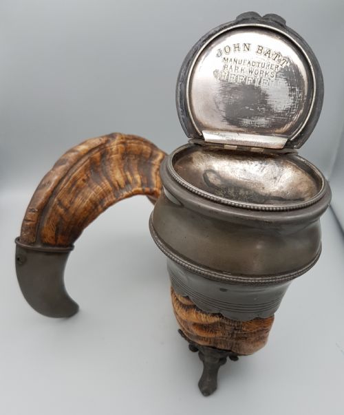 LARGE VICTORIAN SCOTTISH RAMS HORN TABLE TOP SNUFF MULL WITH PEWTER MOUNT - ADDITIONAL PHOTO 3