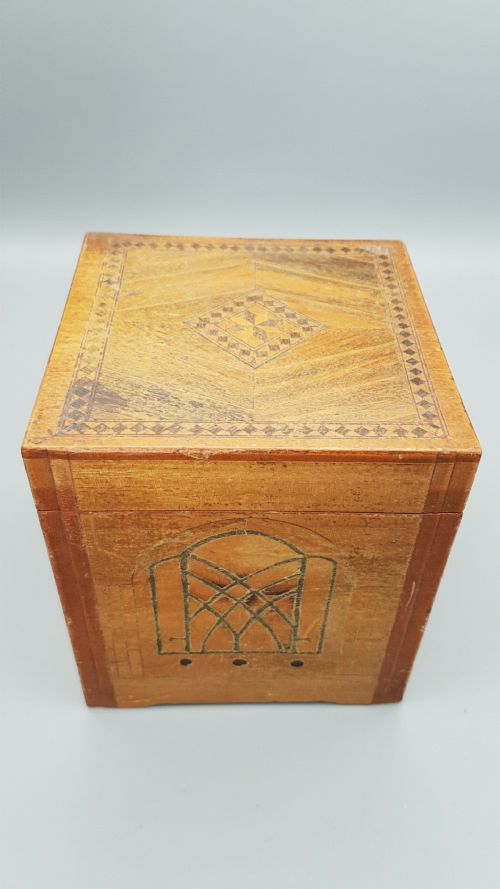 RARE VINTGE TUNBRIDGEWARE WOODEN NOVELTY MUSICAL CIGARETTE BOX - ADDITIONAL PHOTO 4