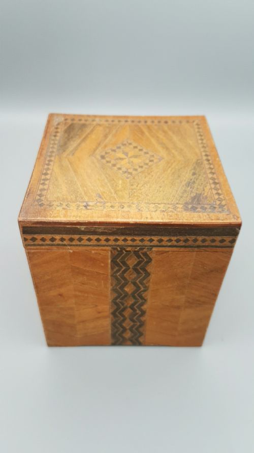 RARE VINTGE TUNBRIDGEWARE WOODEN NOVELTY MUSICAL CIGARETTE BOX - ADDITIONAL PHOTO 5
