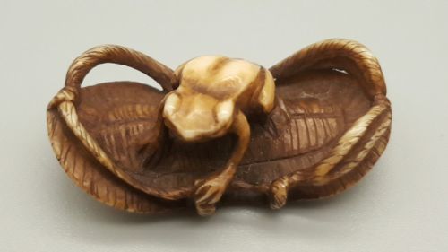 exquisite japanese ivory netsuke of a toadfrog on a sandal - CATEGORY: ANTIQUE MISCELLANEOUS - DATED 19TH CENTURY