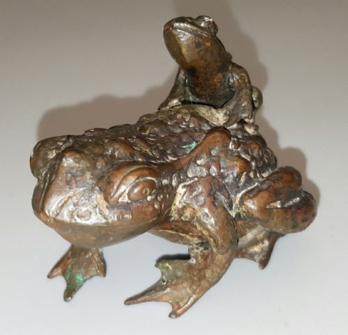 nice japanese meiji 19thc bronze toad figurine - CATEGORY: ANTIQUE METAL - DATED 19TH CENTURY