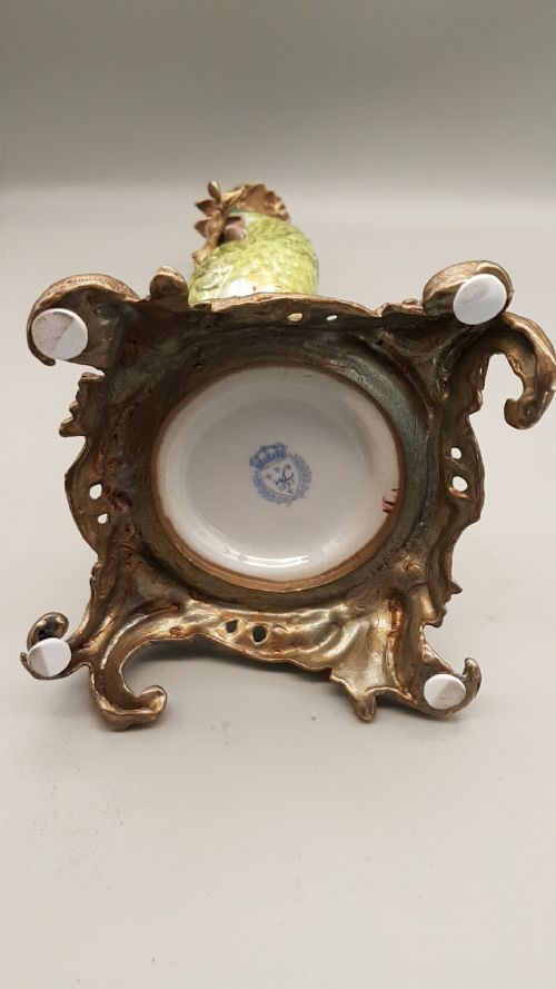 BEAUTIFUL PAIR OF 19THC HANDPAINTED PORCELAIN PARROT CANDLESTICKS - ADDITIONAL PHOTO 6