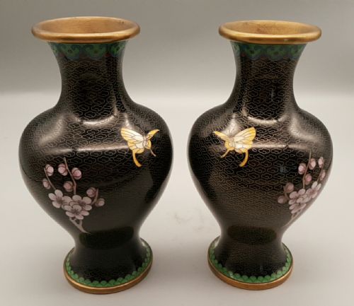 LOVELY PAIR OF JAPANESE MEIJI CLOISONNE VASES DECORATED WITH FLOWERS - ADDITIONAL PHOTO 1