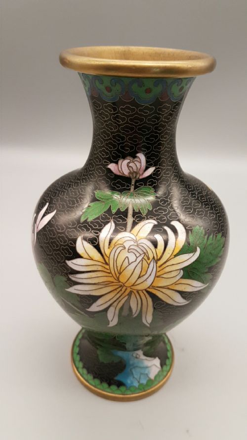 LOVELY PAIR OF JAPANESE MEIJI CLOISONNE VASES DECORATED WITH FLOWERS - ADDITIONAL PHOTO 4