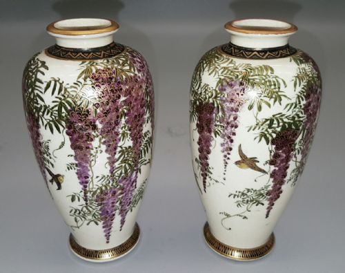 BEAUTIFUL PAIR OF MEIJI JAPANESE SATSUMA VASES DECORATED WITH WISTERIA AND BIRDS - ADDITIONAL PHOTO 1