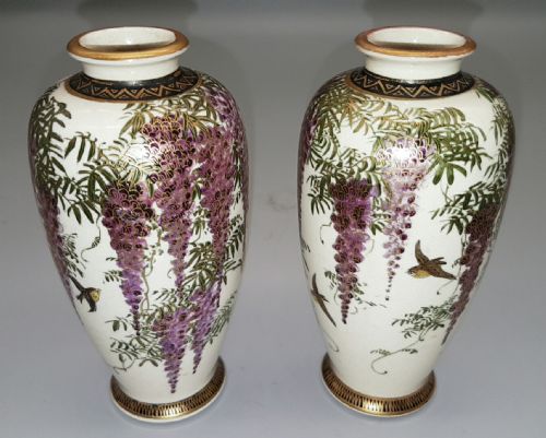 BEAUTIFUL PAIR OF MEIJI JAPANESE SATSUMA VASES DECORATED WITH WISTERIA AND BIRDS - ADDITIONAL PHOTO 2