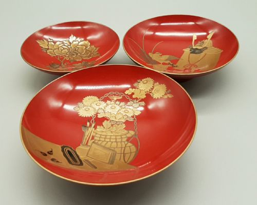 three exquisite japanese meiji lacquer sake cups - CATEGORY: ANTIQUE CERAMICS - DATED 19TH CENTURY
