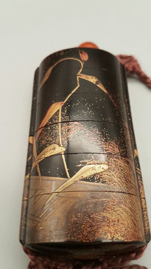 BEAUTIFUL JAPANESE MEIJI 19THC 5CASE INRO DEPICTING A TRADITIONAL REED CANOE ASHIBUNE - ADDITIONAL PHOTO 1