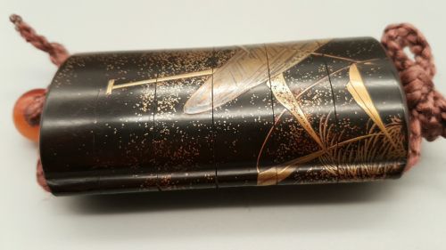 BEAUTIFUL JAPANESE MEIJI 19THC 5CASE INRO DEPICTING A TRADITIONAL REED CANOE ASHIBUNE - ADDITIONAL PHOTO 3