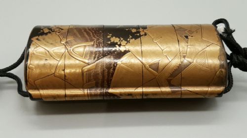 BEAUTIFUL JAPANESE EDO EARLY 19THC 4CASE INRO DEPICTING VILLAGE ROOFTOPS - ADDITIONAL PHOTO 2