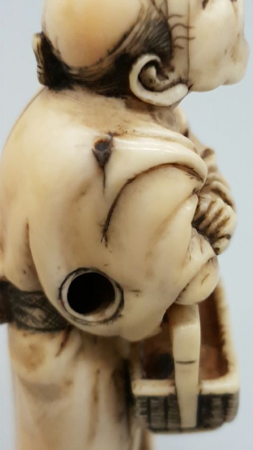 RARE JAPANESE MEIJI IVORY NETSUKE OF A STREET VENDOR SIGNED KAIGYOKUSAI MASATSUGU - ADDITIONAL PHOTO 6