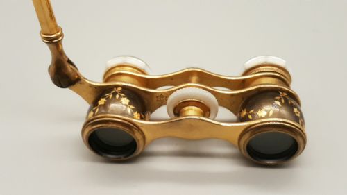 LOVELY PAIR OF VINTAGE FRENCH ORMOLU AND MOTHEROFPEARL OPERA GLASSES - ADDITIONAL PHOTO 4