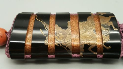 EXCELLENT ANTIQUE EDO PERIOD JAPANESE FOURCASE LACQUER INRO DEPICTING A MOUNTED SAMURAI ARCHER - ADDITIONAL PHOTO 7