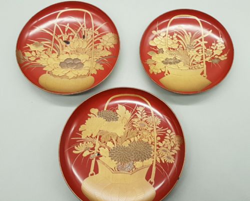set of three japanese meiji lacquer sake cups ikebana flower arranging - CATEGORY: ANTIQUE MISCELLANEOUS - DATED 19TH CENTURY