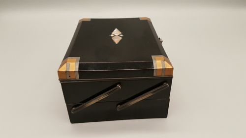 ATTRACTIVE JAPANESE ART DECO BLACK LACQUER JEWELLERY CASKET - ADDITIONAL PHOTO 4