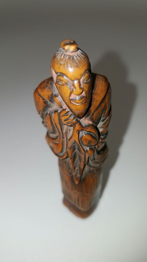 JAPANESE MEIJI BOXWOOD NETSUKE OF A MONK OR HOLY MAN - ADDITIONAL PHOTO 3