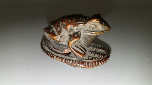JAPANESE MEIJI BOXWOOD NETSUKE OF A TOAD ON A SANDAL - ADDITIONAL PHOTO 3