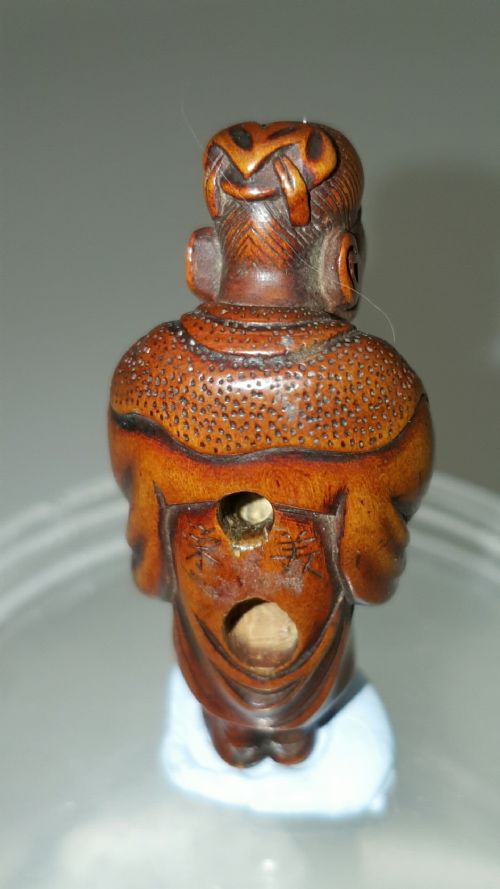 CHARMING JAPANESE MEIJI 19THC BOXWOOD NETSUKE OF A MAN PLAYING A FLUTE SHAKUHACHI SIGNED YOSHIHIDE - ADDITIONAL PHOTO 2