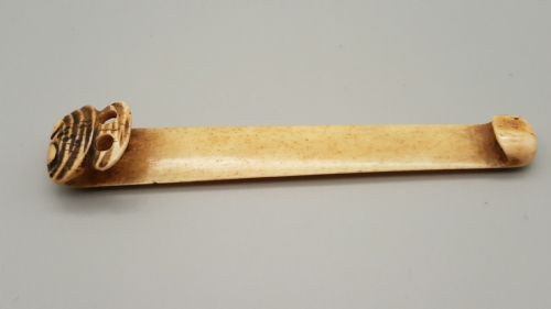 japanese meiji 19thc stag antler sashi netsuke with reishi mushroom crest - CATEGORY: ANTIQUE MISCELLANEOUS - DATED 19TH CENTURY