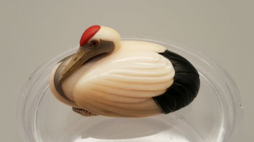 beautiful japanese meiji 19thc ivory lacquered netsuke of redcrowned crane signed shingetsu - CATEGORY: ANTIQUE MISCELLANEOUS - DATED 19TH CENTURY