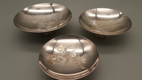 Japanese Meiji Set of Three Sterling Silver Sake Cups, Signed Mitsukoshi