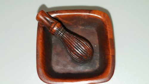 JAPANESE MEIJI 19THC BOXWOOD NETSUKE OF A BOWL WITH WHISK - ADDITIONAL PHOTO 4