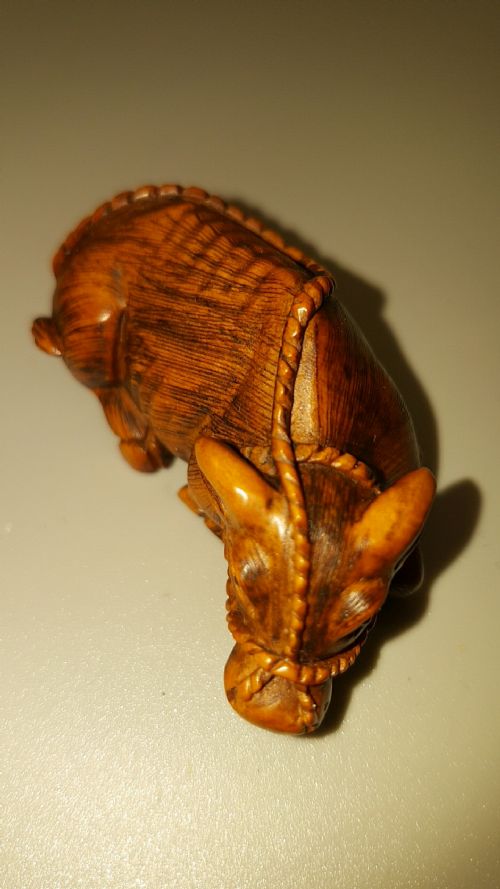 JAPANESE MEIJI EARLY 20THC BOXWOOD NETSUKE OF RECLINING OX - ADDITIONAL PHOTO 2