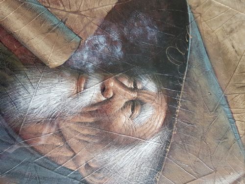 TWO JAPANESE VINTAGE CA 1960 PORTRAITS OF AN ELDERLY COUPLE PAINTED ON LEAVES - ADDITIONAL PHOTO 3