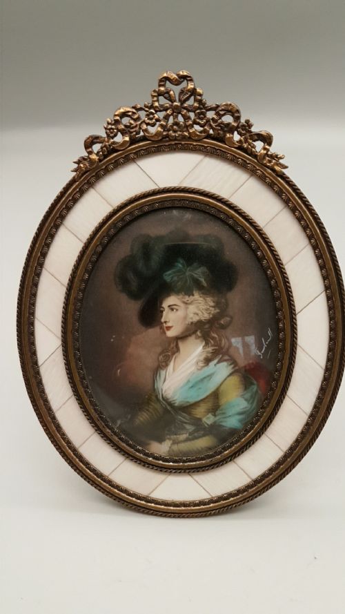 TWO MINIATURE PORTRAITS CA 1900 IN PERIOD GILT BRASS OVAL FRAMES - ADDITIONAL PHOTO 2
