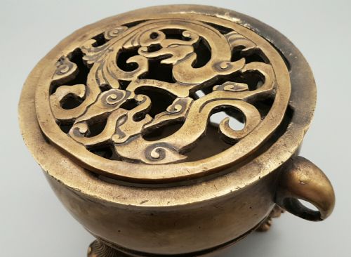 ANTIQUE 19THC CHINESE THREELEGGED BRONZE TEA STOVE - ADDITIONAL PHOTO 2