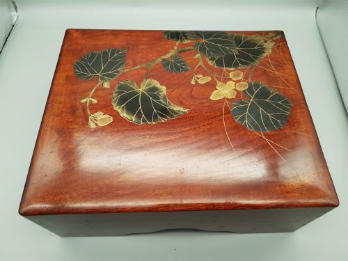 BEAUTIFUL VINTAGE JAPANESE WOODEN STATIONERY BOX WITH LACQUER LEAF DECORATION - ADDITIONAL PHOTO 1
