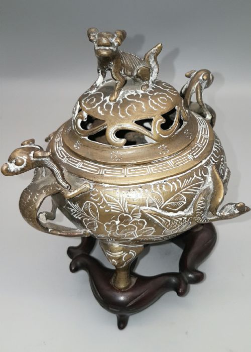 ANTIQUE 19THC CHINESE BRONZE TRIPOD CENSOR WITH WOODEN STAND - ADDITIONAL PHOTO 1