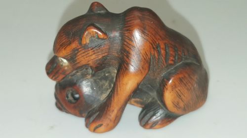 JAPANESE MEIJI 19THC BOXWOOD NETSUKE OF A WOLF - ADDITIONAL PHOTO 1