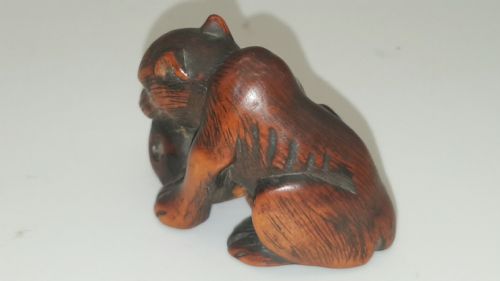 JAPANESE MEIJI 19THC BOXWOOD NETSUKE OF A WOLF - ADDITIONAL PHOTO 3
