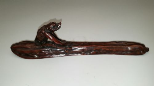 JAPANESE MEIJI EARLY 20THC TRADITIONAL BRONZE PAPERWEIGHT DEPICTING A KAPPA ON A CUCUMBER - ADDITIONAL PHOTO 2